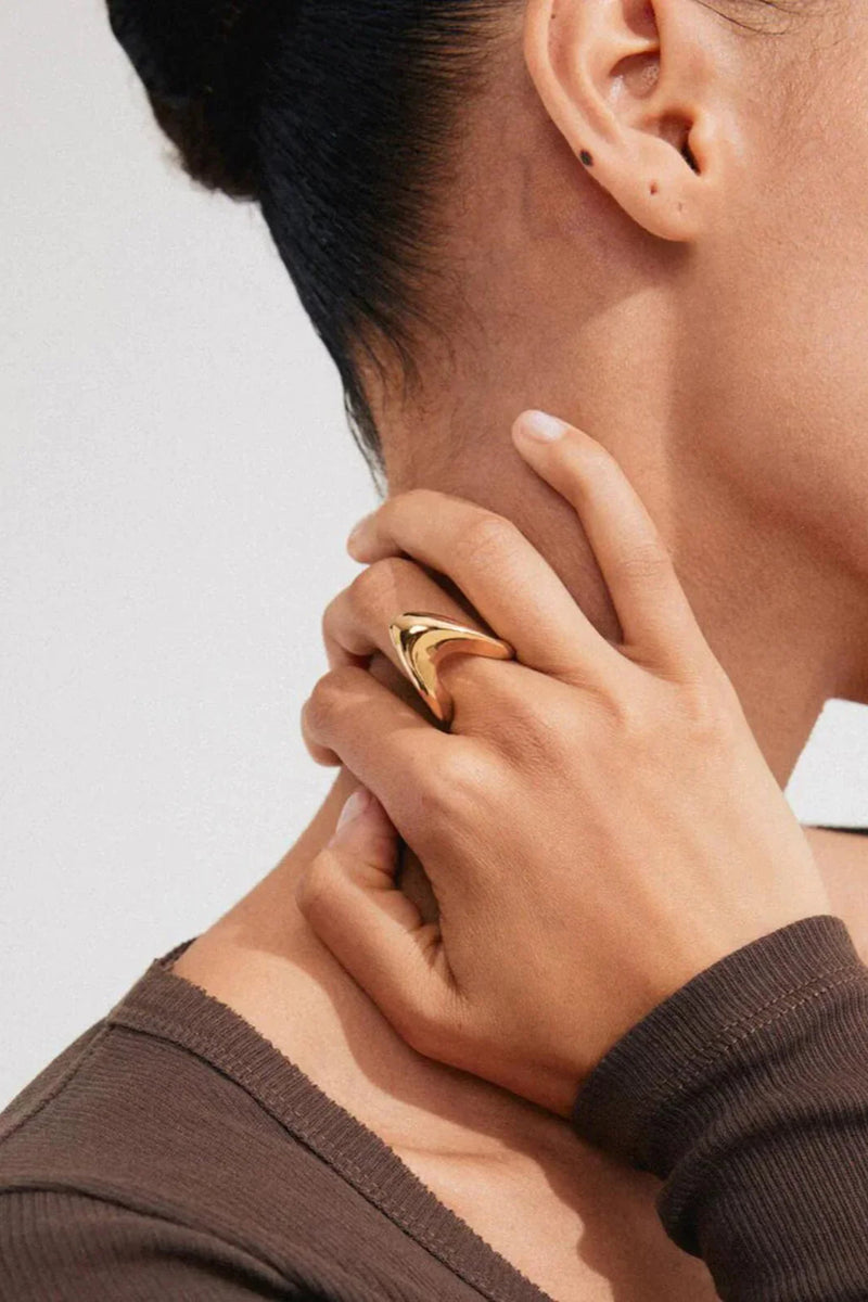 Make every day an adventure, with the pilgrim CLOUD ring.

The gold-plated ring has a unique design with an eye-catching melting style. A characterful Nordic piece that adds a touch of elegance and edge to your look.

The ring is adjustable in size to fit your finger perfectly and made from min. 75% recycled material so you can wear it with pride and contribute to a more sustainable future.