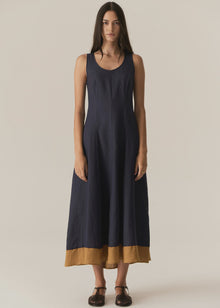 POL - SPECK CONTRAST DRESS
Featuring contrast hem detailing and a stunning silhouette, the Speck Contrast Dress can be easily dressed up or down.
-Invisible zip closure and hook and eye fastening at the centre back.
-Scooped neckline.
-Sleeveless design.
-Panelled design creates tapered waist for a body skimming silhouette, that flares out over the hips into a full skirt.
-Contrast panel at the hem.