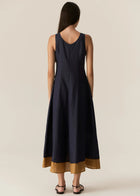 POL - SPECK CONTRAST DRESS
Featuring contrast hem detailing and a stunning silhouette, the Speck Contrast Dress can be easily dressed up or down.
-Invisible zip closure and hook and eye fastening at the centre back.
-Scooped neckline.
-Sleeveless design.
-Panelled design creates tapered waist for a body skimming silhouette, that flares out over the hips into a full skirt.
-Contrast panel at the hem.