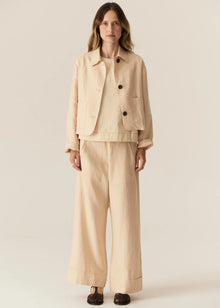 POL | SAGA JACKET : -Classic collar.
-3 button fastening, dyed to match.
-Full length sleeves.
-Two front patch pockets.
-Tonal topstitch details throughout.
-Boxy silhouette.
-Available in Butter, Blue and Ink.
-Style back with the Saga Pant in the matching colour.
-Marisa is 179cm tall and wearing a size 8 in the Ink. Valeria is 177cm tall and a 6-8 wearing a size 8 in the Butter and Blue.
-100% Linen.