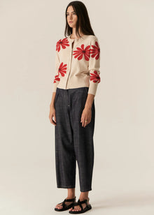 POL | LASK DAISY CARDI
-Round, ribbed neckline.
-Matching button closure through the centre front.
-Soft lightweight cotton yarn - perfect for layering in Spring.
-Intarsia Daisy detail - petals in cotton, centre in lurex yarn.
-Full length sleeves - deep ribbed cuffs.
-Regular fit through the body.
-Deep ribbed hem.
-Marisa is 179cm tall and a size 8, wearing a size S in all colours.
-Approximate length in cm by size: XS/52cm, S/53cm, M/54cm, L/55cm, XL/56cm.
-97% Cotton / 3% Metallic.