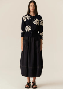 POL | LASK DAISY CARDI
-Round, ribbed neckline.
-Matching button closure through the centre front.
-Soft lightweight cotton yarn - perfect for layering in Spring.
-Intarsia Daisy detail - petals in cotton, centre in lurex yarn.
-Full length sleeves - deep ribbed cuffs.
-Regular fit through the body.
-Deep ribbed hem.
-Marisa is 179cm tall and a size 8, wearing a size S in all colours.
-Approximate length in cm by size: XS/52cm, S/53cm, M/54cm, L/55cm, XL/56cm.
-97% Cotton / 3% Metallic.