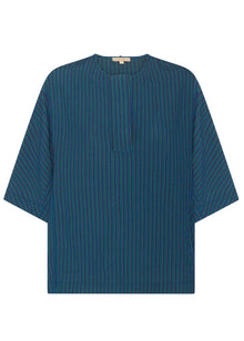 Made from a Linen and Cotton blend, the POL Sela Multi Striped Knit is back in a new colourway for Spring! This is the perfect lightweight, long-sleeved piece for layering in transseasonal weather.
-Round ribbed neckline - striped detailing.
-Raglan sleeves.
-Full length sleeves - ribbed cuffs.
-Classic fit - designed to sit close to the body.
-Ribbed hem
