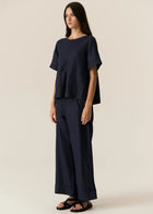 POL | SAGA TOP : -Round neckline.
-Dropped armholes.
-Short sleeves with folded cuff detail.
-Curved hip pockets with topstitching detail.
-Oversized fit - centre front and centre back pleats create a swing shape through the body.
-Styled with the Saga Button Pant.
-Marisa is a size 8 and 179cm wearing a size 8 in the Ink.
-Approximate length in cm by size: 6/59cm, 8/60cm, 10/61cm, 12/62cm, 14/63cm, 16/64cm.
-100% Linen.