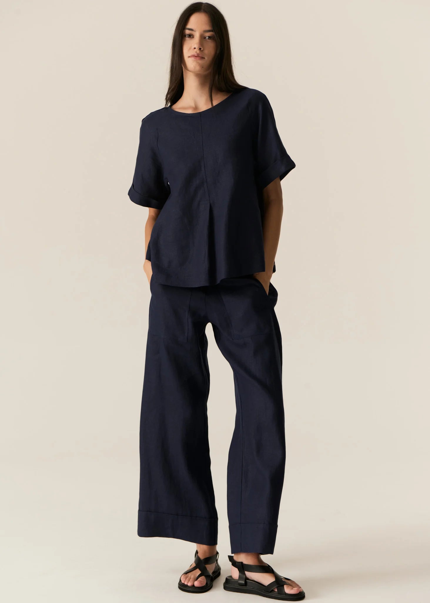 POL | SAGA TOP : -Round neckline.
-Dropped armholes.
-Short sleeves with folded cuff detail.
-Curved hip pockets with topstitching detail.
-Oversized fit - centre front and centre back pleats create a swing shape through the body.
-Styled with the Saga Button Pant.
-Marisa is a size 8 and 179cm wearing a size 8 in the Ink.
-Approximate length in cm by size: 6/59cm, 8/60cm, 10/61cm, 12/62cm, 14/63cm, 16/64cm.
-100% Linen.