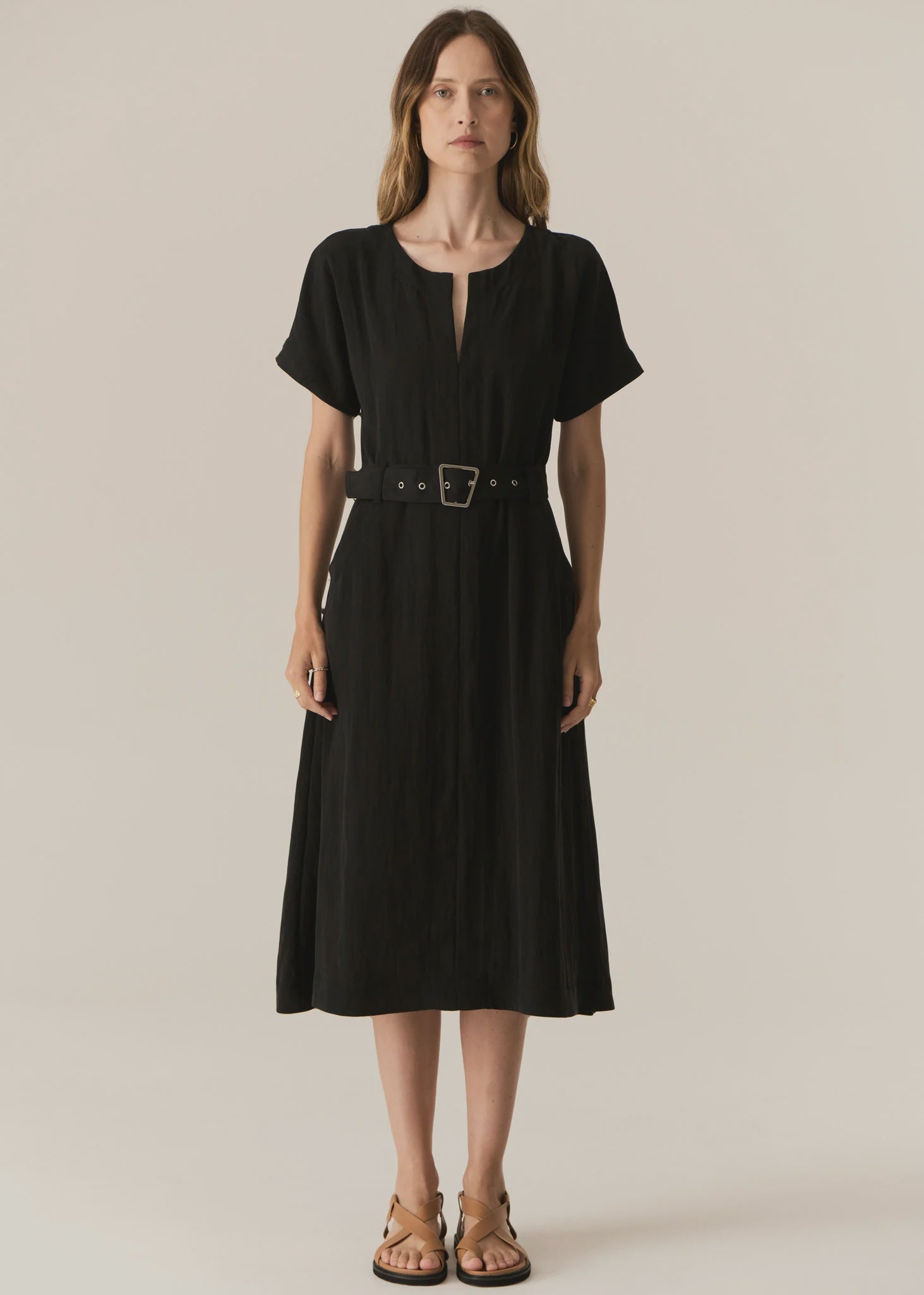 POL - FAIRE BELTED DRESS
Made from a drapey soft suiting, the Faire Belted Dress is an elevated everyday style that can be dressed up or down.
-Slash neckline.
-Short sleeves.
-Relaxed fit can be cinched in with the matching belt.
-Feature nickel buckle on the belt.
-Hip pockets.
-A-line midi length skirt.
-Topstitch detailing throughout.
-Available in Black &amp; Khaki&nbsp;
-Fabric has a natural crinkle texture.