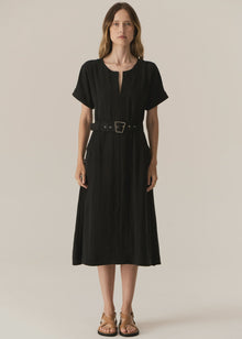 POL - FAIRE BELTED DRESS
Made from a drapey soft suiting, the Faire Belted Dress is an elevated everyday style that can be dressed up or down.
-Slash neckline.
-Short sleeves.
-Relaxed fit can be cinched in with the matching belt.
-Feature nickel buckle on the belt.
-Hip pockets.
-A-line midi length skirt.
-Topstitch detailing throughout.
-Available in Black &amp; Khaki&nbsp;
-Fabric has a natural crinkle texture.