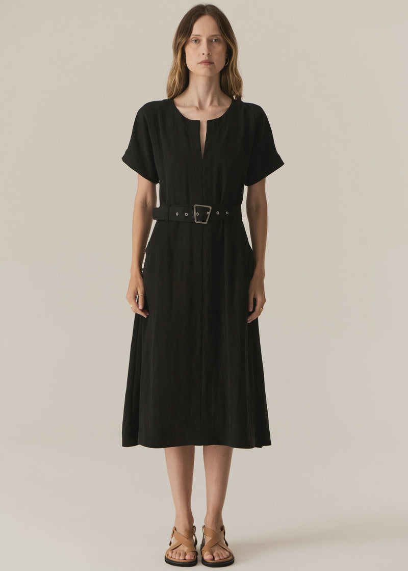 POL - FAIRE BELTED DRESS
Made from a drapey soft suiting, the Faire Belted Dress is an elevated everyday style that can be dressed up or down.
-Slash neckline.
-Short sleeves.
-Relaxed fit can be cinched in with the matching belt.
-Feature nickel buckle on the belt.
-Hip pockets.
-A-line midi length skirt.
-Topstitch detailing throughout.
-Available in Black &amp; Khaki&nbsp;
-Fabric has a natural crinkle texture.