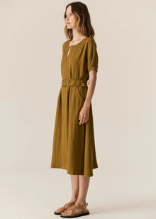 FAIRE BELTED DRESS

Made from a drapey soft suiting, the Faire Belted Dress is an elevated everyday style that can be dressed up or down.
-Slash neckline.
-Short sleeves.
-Relaxed fit can be cinched in with the matching belt.
-Feature nickel buckle on the belt.
-Hip pockets.
-A-line midi length skirt.
-Topstitch detailing throughout.
-Available in Black &amp; Khaki&nbsp;
-Fabric has a natural crinkle texture.