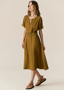 FAIRE BELTED DRESS

Made from a drapey soft suiting, the Faire Belted Dress is an elevated everyday style that can be dressed up or down.
-Slash neckline.
-Short sleeves.
-Relaxed fit can be cinched in with the matching belt.
-Feature nickel buckle on the belt.
-Hip pockets.
-A-line midi length skirt.
-Topstitch detailing throughout.
-Available in Black &amp; Khaki&nbsp;
-Fabric has a natural crinkle texture.