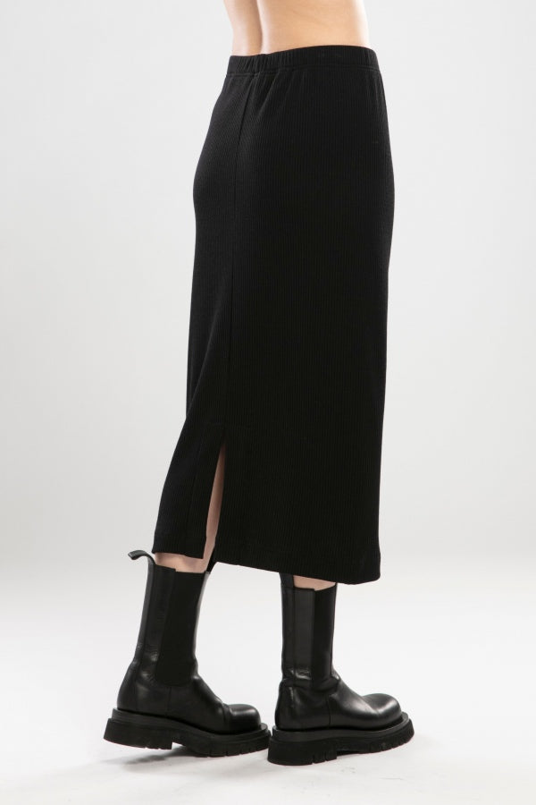 The NES Ribs Skirt is an effortless style meets all-day comfort in a skirt. Designed to gently skim the body without clinging, it features a soft elasticated waistband, centre back seam, and split for easy movement. The ribbed polyester/spandex blend offers the perfect balance of stretch and structure — making it an easy go-to for everyday wear or elevated layering.