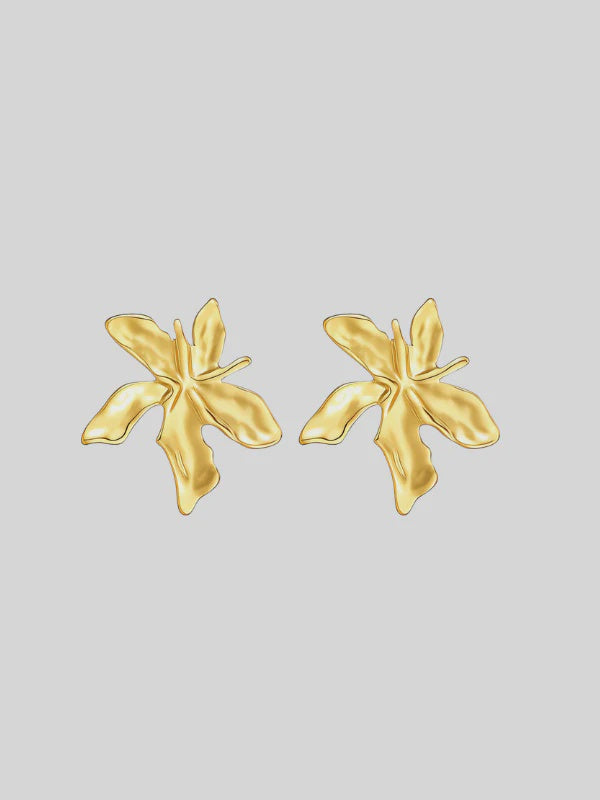 CASTEL & CO : Softly sculpted with petal-like curves, the Romy Earrings bloom with quiet elegance. Reminiscent of an iris in full flower, their organic shape brings a graceful, feminine touch to your look. Lightweight and refined – a poetic statement for any occasion.
Main material: gold plating, stainless steel