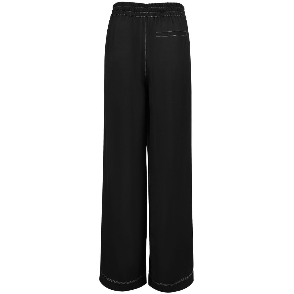BOWIE PANT BY MOKE
Elevate your casual wardrobe with these floaty, wide-leg pull-on pants, designed for ultimate comfort and style. Crafted from a luxurious blend of butter-soft viscose, Tencel, rayon and linen, these pants offer a silky-smooth feel against the skin, while their breezy, relaxed fit provides all-day ease.