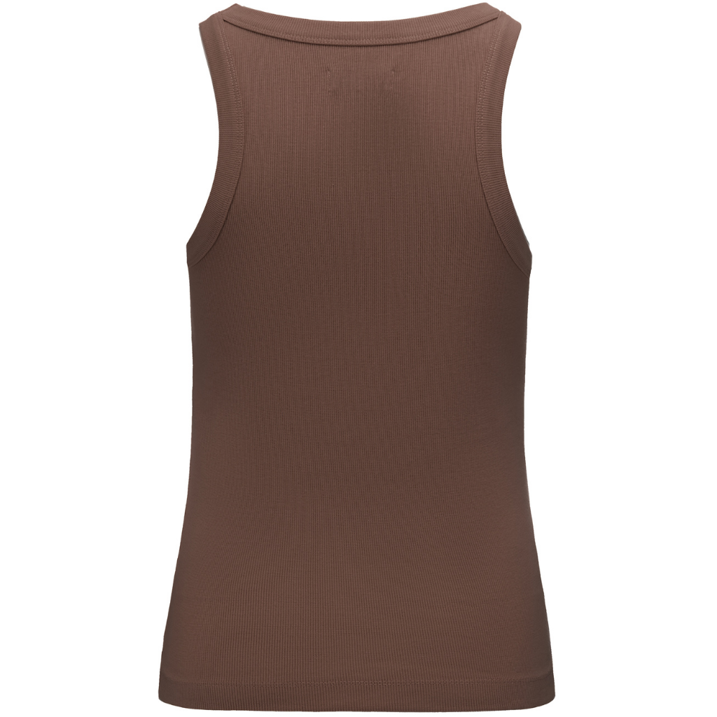 EDE BY MOKE
Meet Ede - your new summer rib knit tank top and the ultimate wardrobe MVP. Made from breathable 95% cotton with a touch of spandex, Ede has just the right amount of stretch to move with you while holding its shape. The ribbed knit texture smooths and flatters, giving a streamlined fit that feels effortless, never clingy.