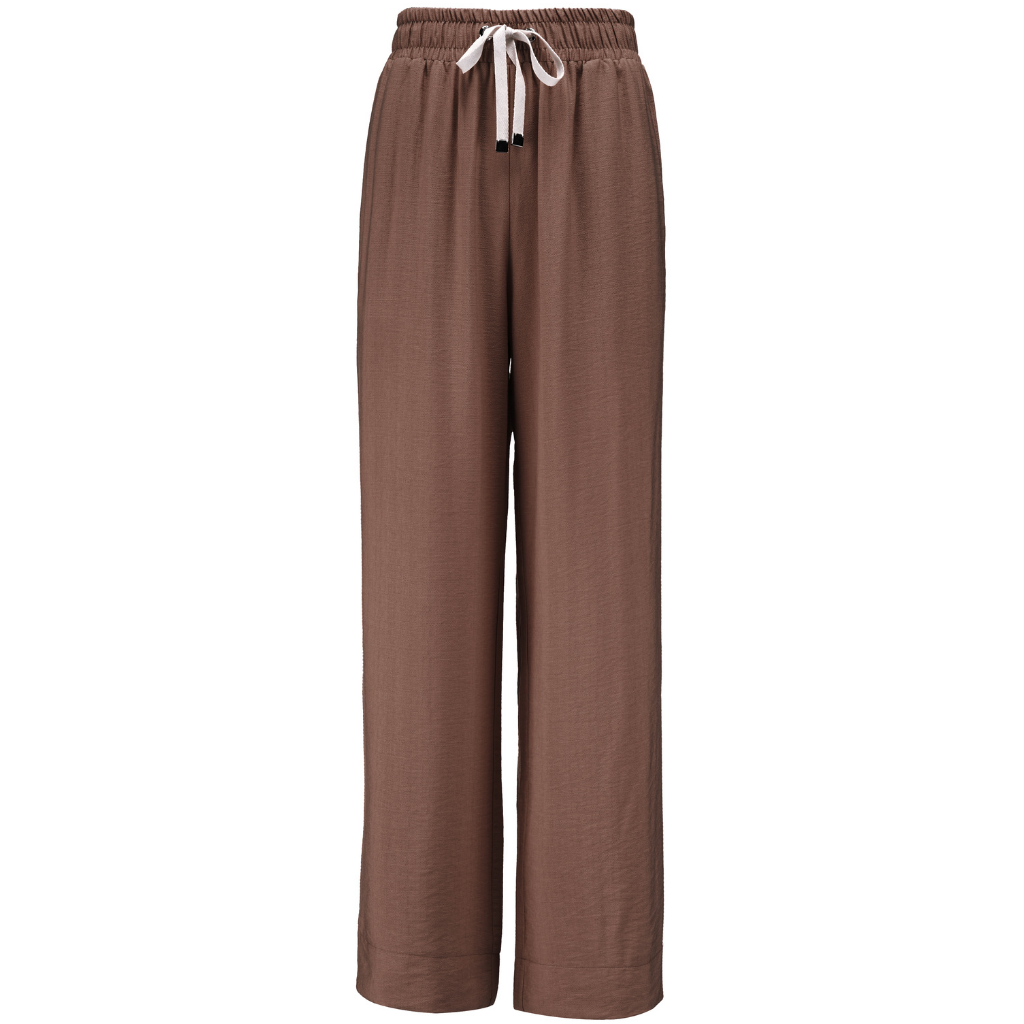 INDIANA BY MOKE
The Indiana Pants are back - and it’s no surprise they’re a top seller. Cut from a breathable viscose-nylon blend, these wide-leg pants are designed for comfort, polish, and all-day wear.
Cream contrast stripes run down each leg for a sport-luxe edge, while subtle side splits at the hem add movement and a touch of ease. The fit is streamlined yet relaxed, with a wide-leg silhouette that flatters every shape and pairs beautifully with tanks, tees, or a crisp shirt.