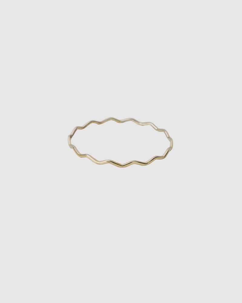 Castel and Co SAMARA bracelet, slim minimalist bangle in stainless steel, available in gold and silver, designed for everyday stacking.