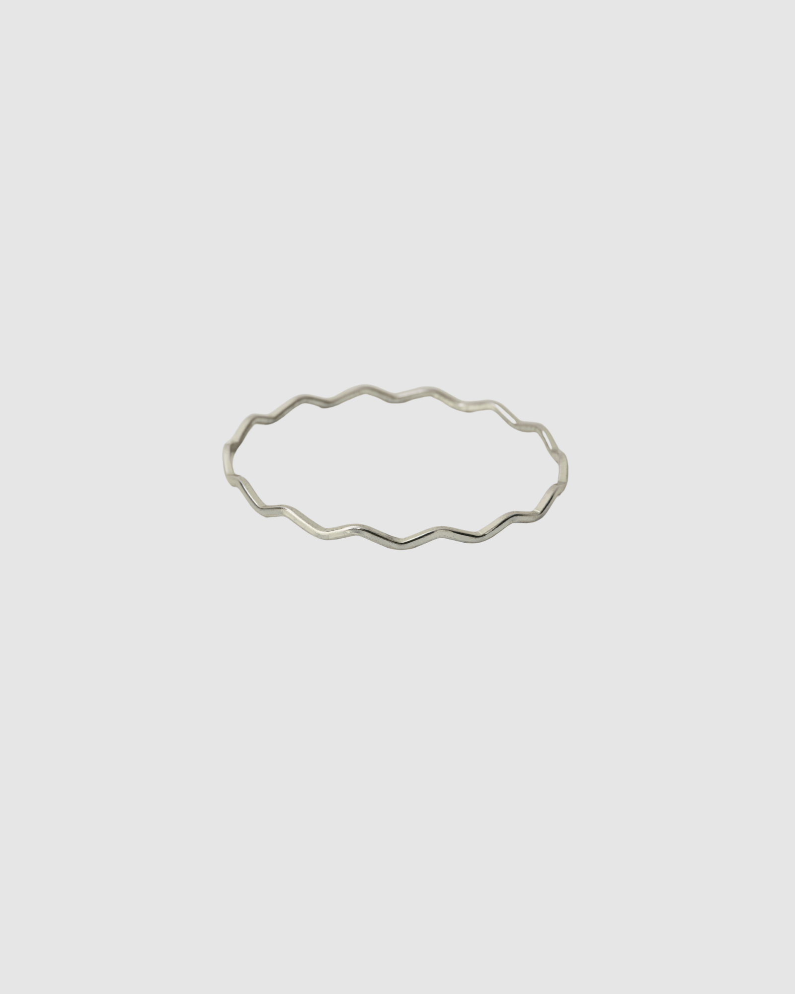 Castel and Co SAMARA bracelet, slim minimalist bangle in stainless steel, available in gold and silver, designed for everyday stacking.