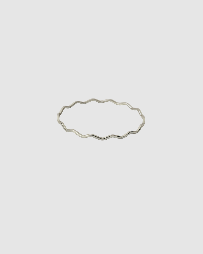 Castel and Co SAMARA bracelet, slim minimalist bangle in stainless steel, available in gold and silver, designed for everyday stacking.