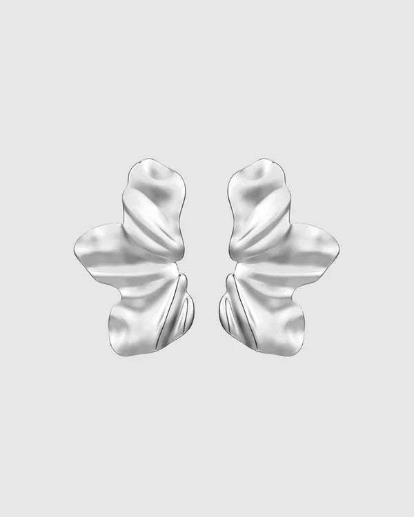 Sculptural and dramatic, the Castel & Co Sienna Earrings feature fluid, folded curves in radiant gold plating. Their bold silhouette and organic form create a striking sense of movement, designed to frame the face with modern artistry. A statement earring that embodies elegance with an edge.

Material: Stainless steel, Gold plating
Closure Type: Stud
Earrings Size: 4.5 x 2.5 cm
Waterproof and hypoallergenic
Weight: 7g