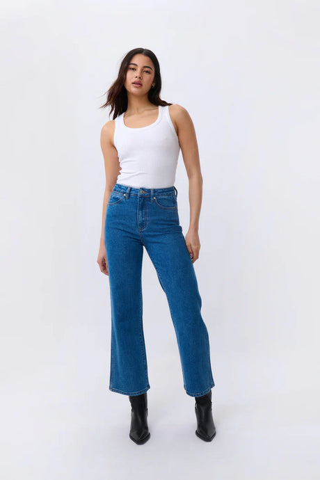 Kireina's gone with classic 5-pocket jeans style with the Skylar Wide Leg jean. With a soft denim in new 90s Blue this flattering jean delivers rock’n’roll style for everyday.

FEATURES:
- High Rise Wide Leg
- Average Inside Leg Length = 75cm
- 5-pocket Style
- Zipper fly