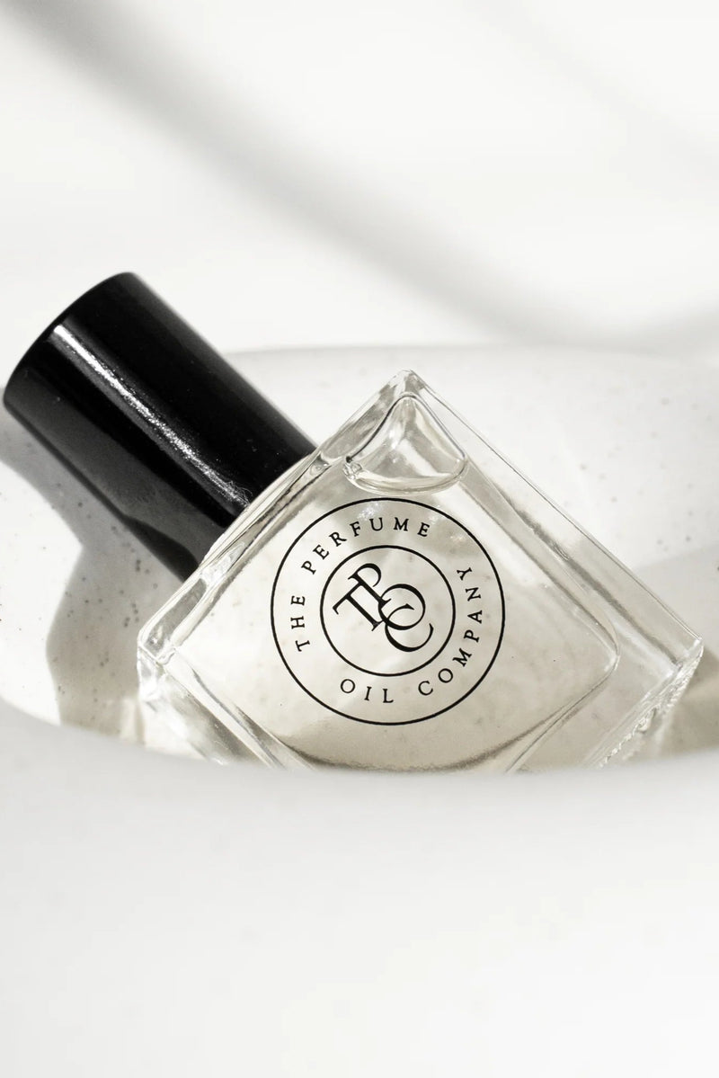 The Perfume Oil Company Blonde is inspired by Bloom (Gucci)

Aromatic, Powdery White Florals.

Notes of Tuberose, Jasmine &amp; Rangoon Creeper.