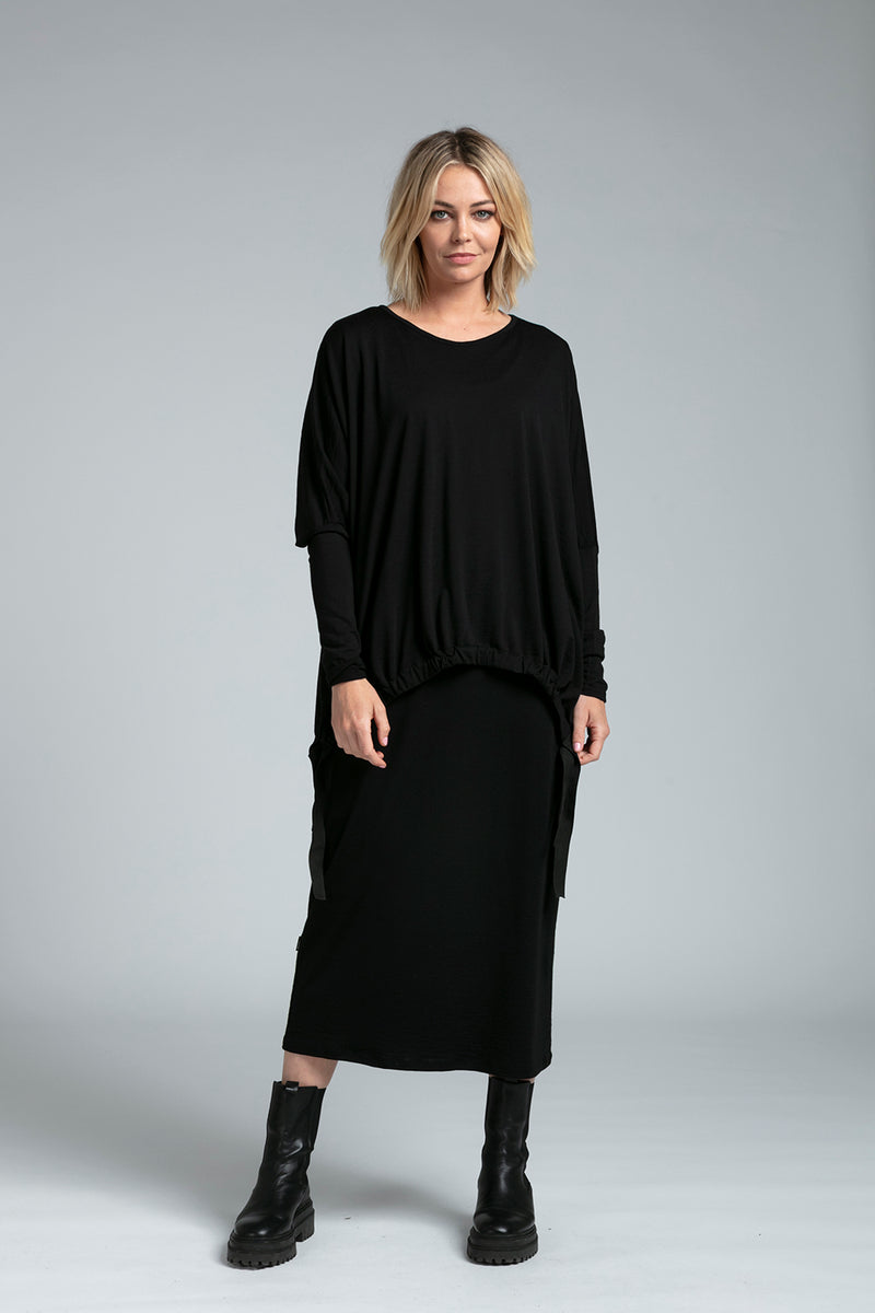 The NES Ribs Skirt is an effortless style meets all-day comfort in a skirt. Designed to gently skim the body without clinging, it features a soft elasticated waistband, centre back seam, and split for easy movement. The ribbed polyester/spandex blend offers the perfect balance of stretch and structure — making it an easy go-to for everyday wear or elevated layering.