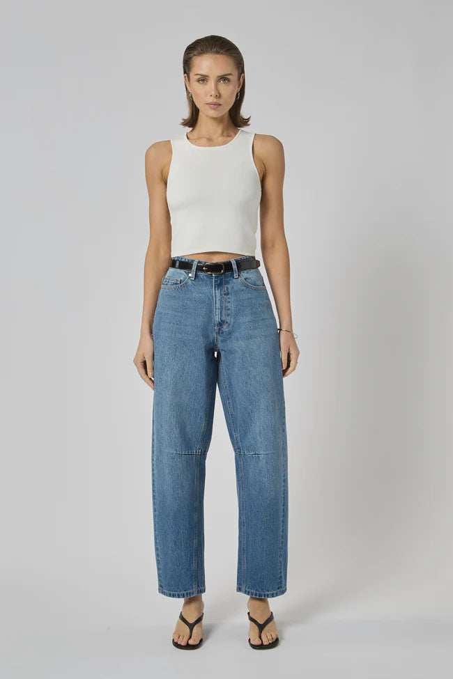 DRICOPER | ZELLA BARREL RODEO JEANS

A high-rise Barrel Jeans crafted from sturdy 100% Cotton Denim. A relaxed curved leg that continues to the ankle and gives an elevated look if styled with heel or pointy flats.

Available colours : Rodeo Blue &amp; Sunbleach

Model Wears Size 8/Small and is 176cm tall

Composition: 100% Cotton Denim