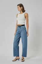 DRICOPER | ZELLA BARREL RODEO JEANS

A high-rise Barrel Jeans crafted from sturdy 100% Cotton Denim. A relaxed curved leg that continues to the ankle and gives an elevated look if styled with heel or pointy flats.

Available colours : Rodeo Blue &amp; Sunbleach

Model Wears Size 8/Small and is 176cm tall

Composition: 100% Cotton Denim