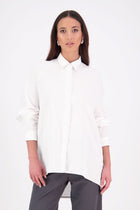 Zola linen cotton Shirt – Effortless Volume, Elevated Detail

The N-E-S Zola Shirt is a kimono-style oversized shirt with a relaxed, modern silhouette. Featuring a horizontal drop-back panel for added movement, 7/8 sleeves, a classic collar, centre front button placket, and button-up cuffs. A versatile piece that blends structure with flow—perfect for layering or wearing as a statement on its own.