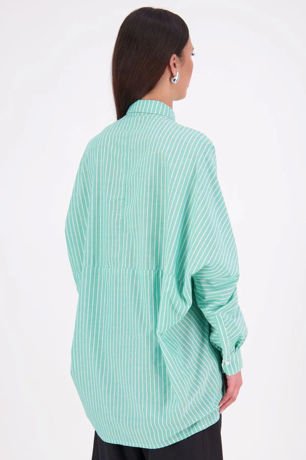 Zola cotton Shirt – Effortless Volume, Elevated Detail

The N-E-S Zola Shirt is a kimono-style oversized shirt with a relaxed, modern silhouette. Featuring a horizontal drop-back panel for added movement, 7/8 sleeves, a classic collar, centre front button placket, and button-up cuffs. A versatile piece that blends structure with flow—perfect for layering or wearing as a statement on its own.