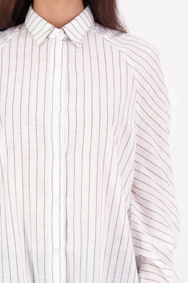 Zola cotton Shirt – Effortless Volume, Elevated Detail

The N-E-S Zola Shirt is a kimono-style oversized shirt with a relaxed, modern silhouette. Featuring a horizontal drop-back panel for added movement, 7/8 sleeves, a classic collar, centre front button placket, and button-up cuffs. A versatile piece that blends structure with flow—perfect for layering or wearing as a statement on its own.