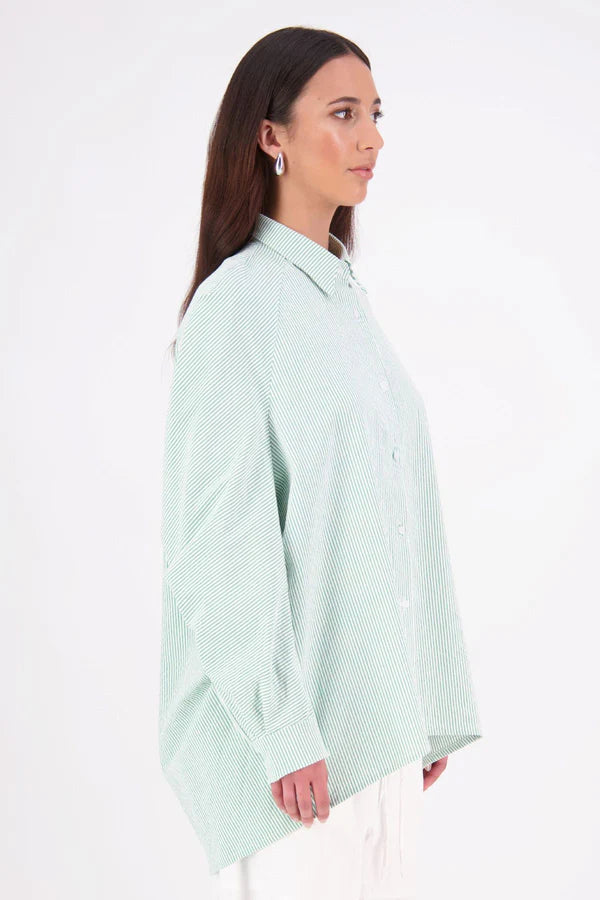 Zola Shirt – Effortless Volume, Elevated Detail

The N-E-S Zola Shirt is a kimono-style oversized shirt with a relaxed, modern silhouette. Featuring a horizontal drop-back panel for added movement, 7/8 sleeves, a classic collar, centre front button placket, and button-up cuffs. A versatile piece that blends structure with flow—perfect for layering or wearing as a statement on its own.