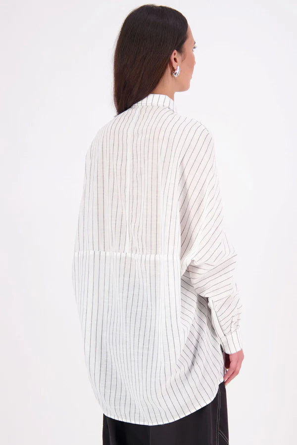 Zola cotton Shirt – Effortless Volume, Elevated Detail

The N-E-S Zola Shirt is a kimono-style oversized shirt with a relaxed, modern silhouette. Featuring a horizontal drop-back panel for added movement, 7/8 sleeves, a classic collar, centre front button placket, and button-up cuffs. A versatile piece that blends structure with flow—perfect for layering or wearing as a statement on its own.