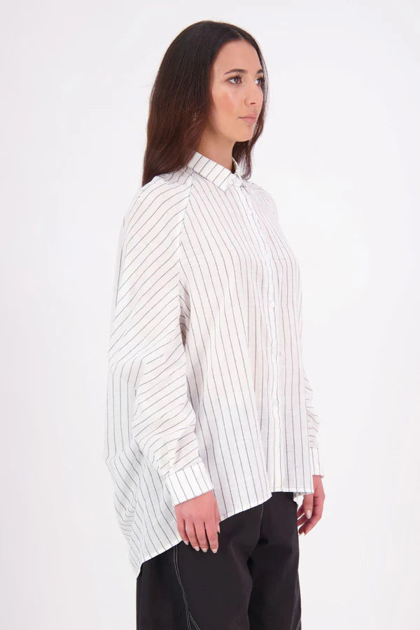 Zola cotton Shirt – Effortless Volume, Elevated Detail

The N-E-S Zola Shirt is a kimono-style oversized shirt with a relaxed, modern silhouette. Featuring a horizontal drop-back panel for added movement, 7/8 sleeves, a classic collar, centre front button placket, and button-up cuffs. A versatile piece that blends structure with flow—perfect for layering or wearing as a statement on its own.