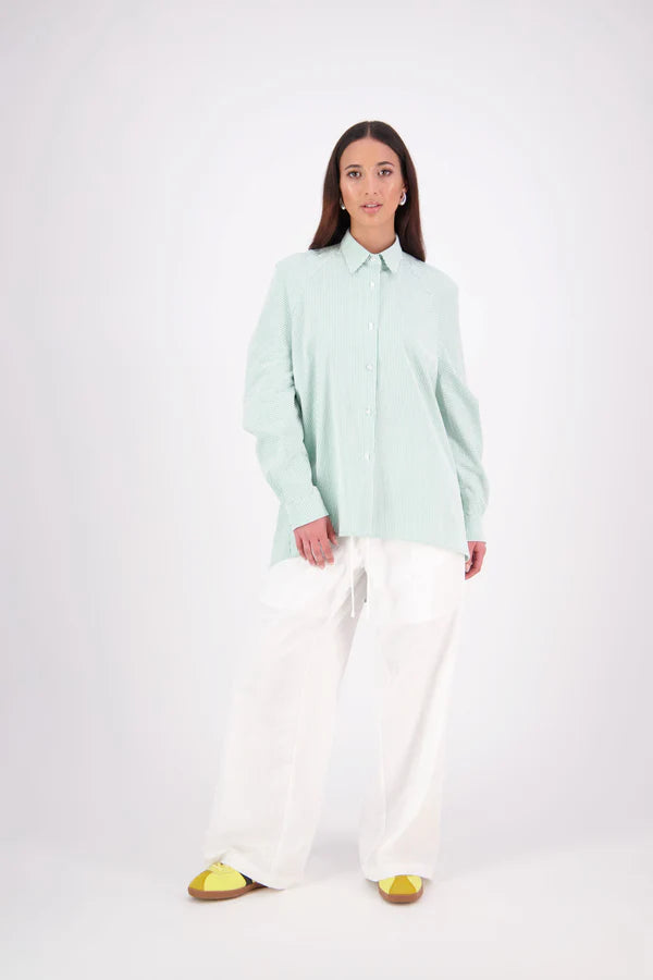 The N-E-S Rita Pant is a full-length take on our bestselling short, crafted in a breathable linen-cotton blend with a relaxed silhouette and subtle front leg pleat. Featuring angled front pockets, a flat front with a decorative drawcord, and an elasticated back waistband for all-day ease. The white colourway includes a half lining in soft cotton voile for added coverage and comfort.

Our model is 174cm and wears a XS (8)

Composition: Linen Cotton

Designed and Made in New Zealand