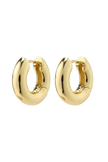 Create your own personal style with these Aicia chunky hoops from Pilgrim, made from a minimum of 75% recycled materials. The timeless design of the earrings has a powerful weight and a chunky silhouette that lasts season after season. Let them shine on their own, or style with other ear pieces for a trendy ear-curated look.