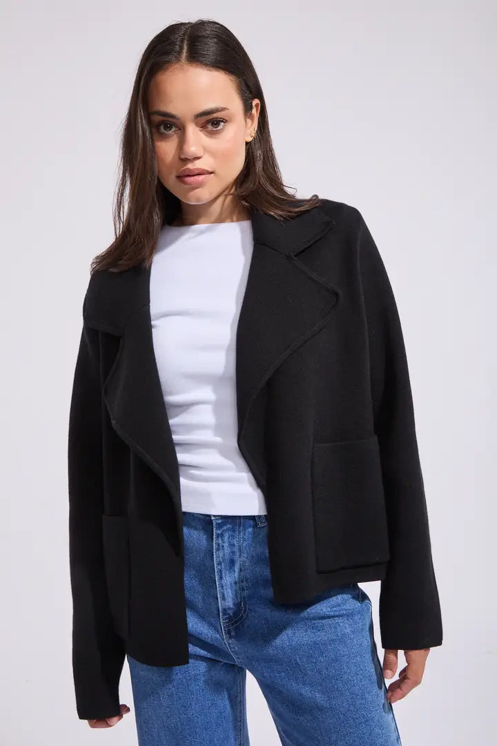 We know you love a good cardi and coat, so meet the Staple the Label Aiden Crop Coatigan—the game-changer your wardrobe needs! With a fresh, modern silhouette, this piece blends effortless class with everyday comfort. Featuring a relaxed fit and signature fine knit fabric, it’s the perfect throw-on-and-go staple.