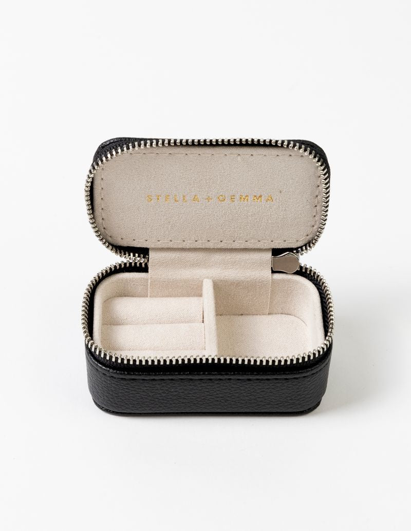 STELLA + GEMMA | JEWEL BOX | BLACK

A compact rectangular jewellery box crafted in smooth PU leather, measuring 85 x 85 x 40mm. Ideal for storing rings, earrings, and those little treasures that deserve a safe, stylish home.