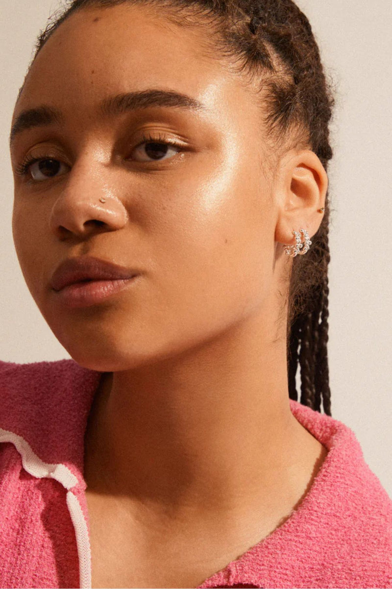 Join the circle with the silver-plated SOLIDARITY hoops by Pilgrim. The asymmetric bubble shapes give these earrings a playful structure and a dynamic silhouette. 
Silver-plated recycled bubble hoops
Playful spherical shapes
Measures 20 mm in diameter
With easy-to-use click lock
Made from 99% recycled material