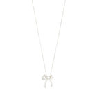 Pilgrim Cassian Necklace
Available in Gold-plated &amp; silver – plated with pendant
Trendy bow pendant
Measures 40 cm + 9 cm extension chain
The on-point look of the season
Made from 99% recycled material