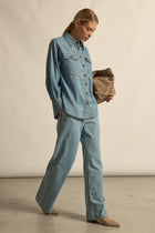 Zoe Kratzmann Crest top
A modern essential with confident edge. the crest top redefines denim through proportion, versatility and quiet strength. Cotton Lyocell