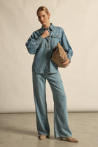 Zoe Kratzmann Crest top
A modern essential with confident edge. the crest top redefines denim through proportion, versatility and quiet strength. Cotton Lyocell