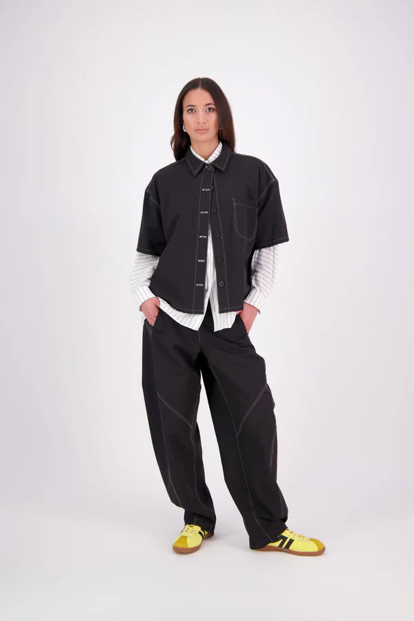 Zola cotton Shirt – Effortless Volume, Elevated Detail

The N-E-S Zola Shirt is a kimono-style oversized shirt with a relaxed, modern silhouette. Featuring a horizontal drop-back panel for added movement, 7/8 sleeves, a classic collar, centre front button placket, and button-up cuffs. A versatile piece that blends structure with flow—perfect for layering or wearing as a statement on its own.