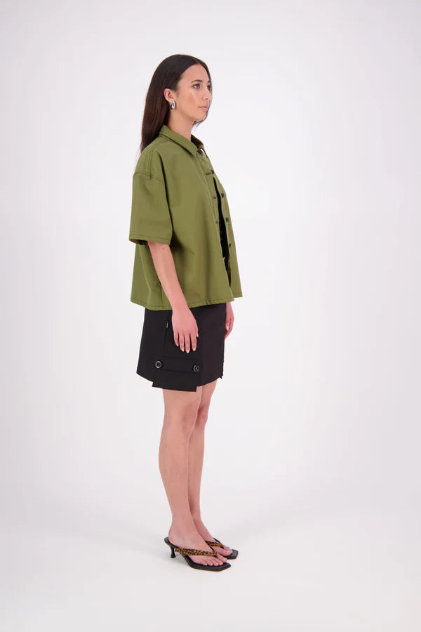 The N-E-S Demi Shirt is your ultimate summer must-have, blending a utilitarian edge with everyday versatility. Designed as a short-sleeve, boxy-fit shacket, it features a button-down front, single breast pocket, and elbow-length sleeves. Wear it open or closed—perfect for layering or styling solo through the warmer months.

Our model is 174cm and wear a XS/S (8-10)

Composition: Kale pop - cotton twill | Black - cotton, nylon

Designed and Made in New Zealand