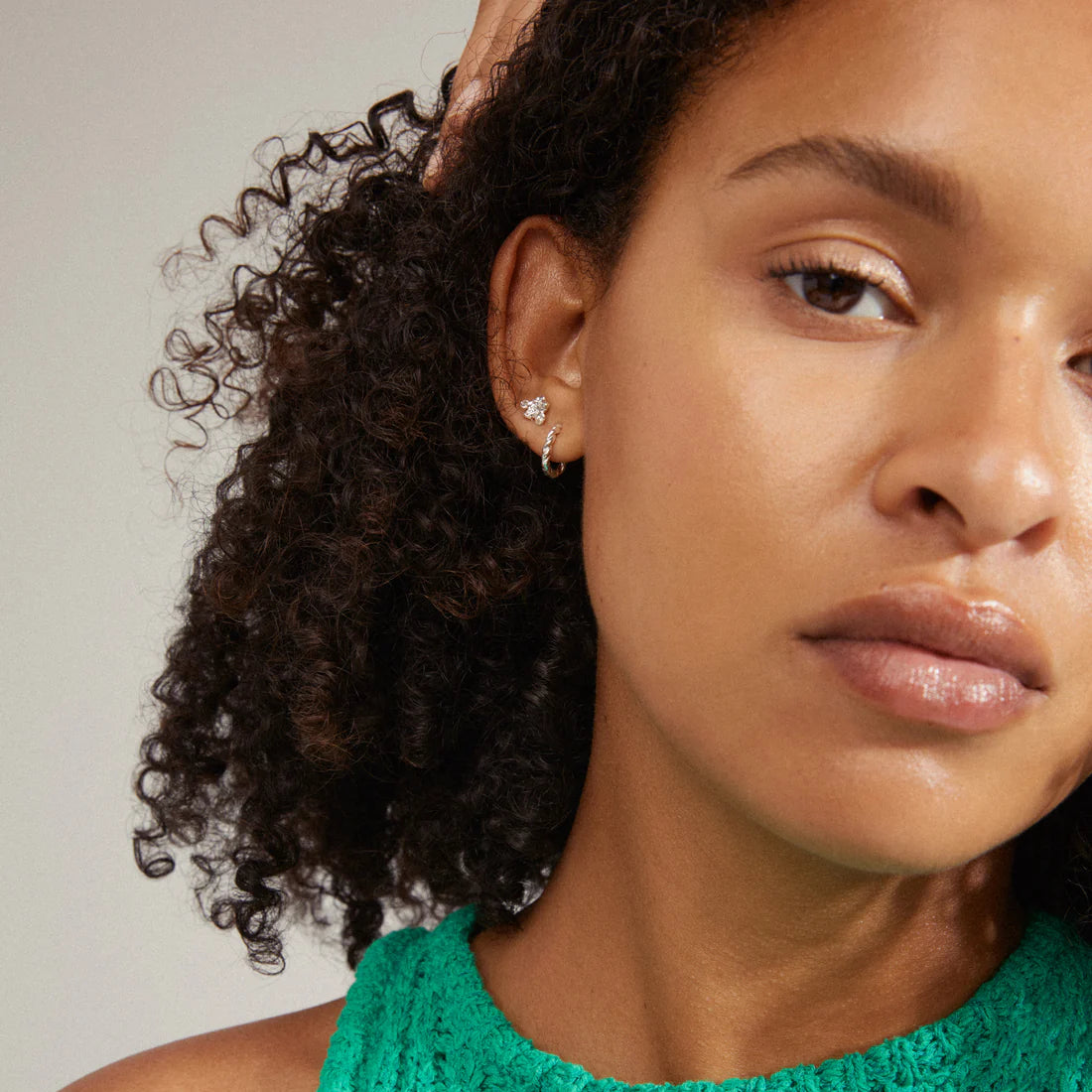 Pilgrim Emanuelle recycled earrings 3 in 1 set
3-in-1 set of gold-plated earrings
Ear studs and huggie hoops with click lock
Measures 3 mm / 8 mm / 12 mm
With sparkling Preciosa crystals
Made from 86% recycled material