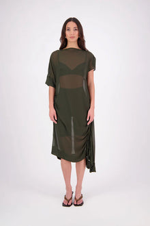 The N-E-S Em Dress is a statement style crafted in lightweight chiffon, designed with ruching and a drawcord that lets you adjust the length to suit your look. Featuring a cap sleeve on the left and a cuffed short sleeve on the right, it embraces asymmetry with a wide cuff hem for added edge. Floaty yet bold, the Em Dress is your go-to for elevated, directional dressing.

Our model is 174cm and wears a XS (8)
NES fit advise: Standard fit

Composition: PT Chiffon

Designed and Made in New Zealand