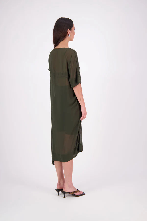 The N-E-S Em Dress is a statement style crafted in lightweight chiffon, designed with ruching and a drawcord that lets you adjust the length to suit your look. Featuring a cap sleeve on the left and a cuffed short sleeve on the right, it embraces asymmetry with a wide cuff hem for added edge. Floaty yet bold, the Em Dress is your go-to for elevated, directional dressing.

Our model is 174cm and wears a XS (8)
NES fit advise: Standard fit

Composition: PT Chiffon

Designed and Made in New Zealand