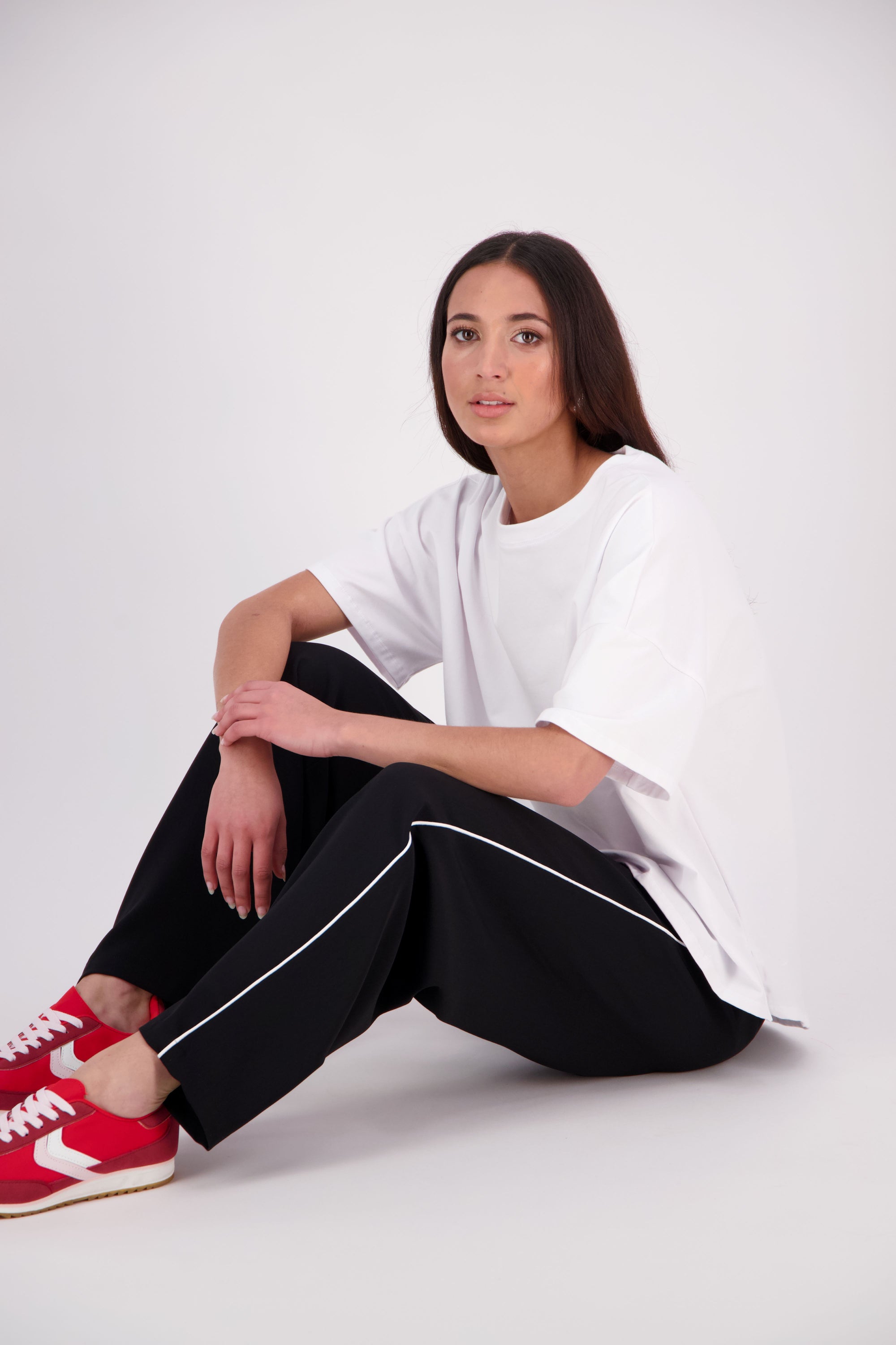 We’ve had some fun with our NES Gin Pants, adding a contrast side seam piping detail for a stylish twist on a classic design. These pants feature a flattering, classic cut that’s perfect for both dressing up and down, making them an ideal work pant and an effortless everyday style. With a flat front, covered elasticated back, and flattering angled pockets, they offer both comfort and sophistication.
Composition: 100% Polyester
Designed & Made in New Zealand