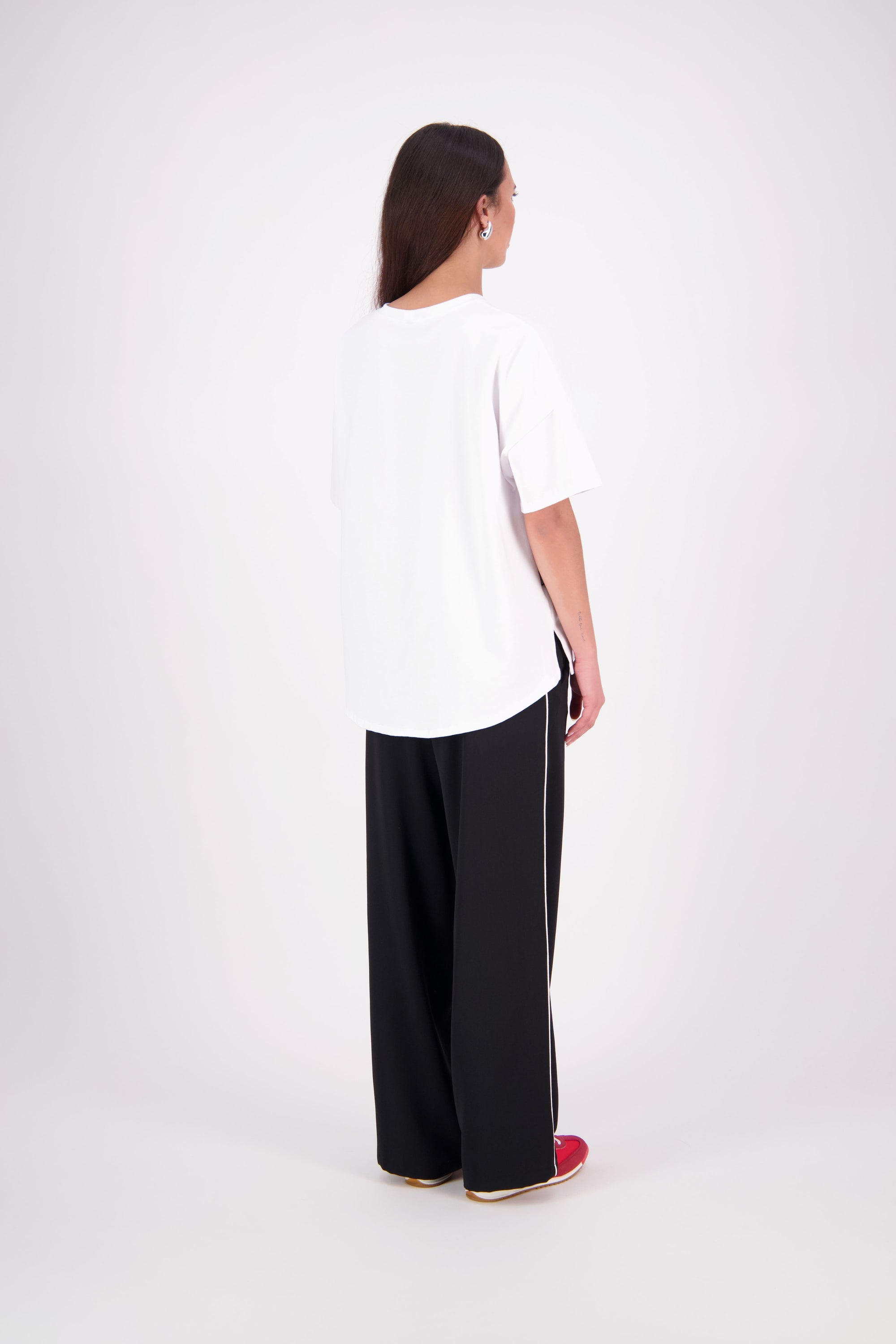 We’ve had some fun with our NES Gin Pants, adding a contrast side seam piping detail for a stylish twist on a classic design. These pants feature a flattering, classic cut that’s perfect for both dressing up and down, making them an ideal work pant and an effortless everyday style. With a flat front, covered elasticated back, and flattering angled pockets, they offer both comfort and sophistication.
Composition: 100% Polyester
Designed & Made in New Zealand