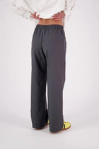 The N-E-S Gin Pants are a best-selling essential, designed to flatter all body shapes with a clean, classic cut. Featuring a flat front, elasticated back, and angled side pockets, they blend comfort and polish effortlessly. Made from a cotton blend, cool-to-the-touch, they're perfect for work, travel, or everyday wear. Whether dressed up or down, the Gin Pants are your go-to for timeless style and all-day ease.

Our model is 174cm and wear a XS (8)

Composition: cotton nylon
Designed and Made in New Zealand